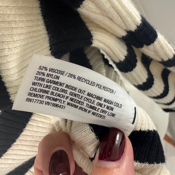 NWT A New Day Striped Black and White ribbed Top Size L - Picture 4 of 4